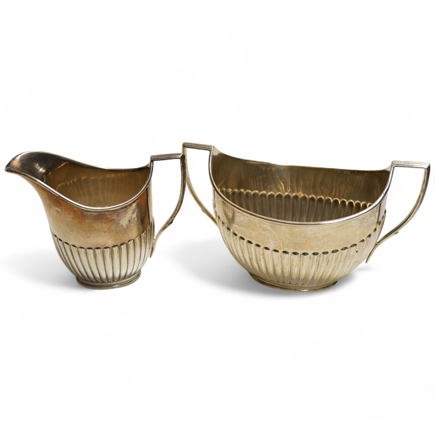 An Edwardian silver cream jug, London, 1907, William Huttons & Sons, twin handled sugar basin, Sheffield, 1926 William Hutton & Sons, weight approx. 9.30 ozt (2)